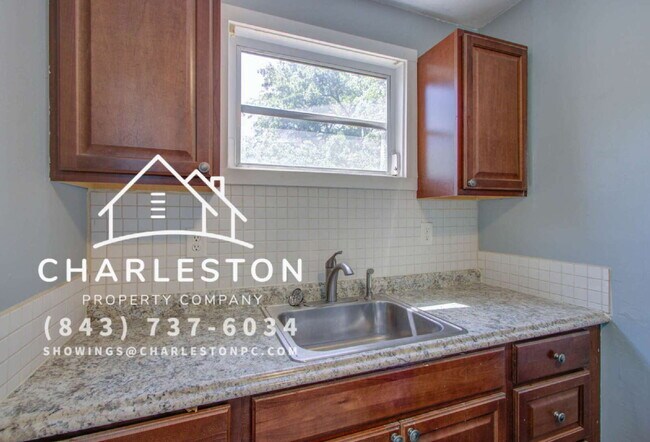 Building Photo - 1833 Orangeburg St