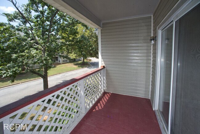 Building Photo - 2 br, 2 bath House - 1039 Stones Throw
