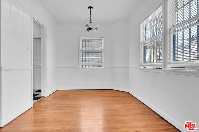 Building Photo - 622 Cloverdale Ave
