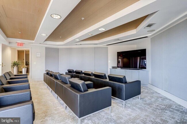 Building Photo - 3650 S Glebe Rd