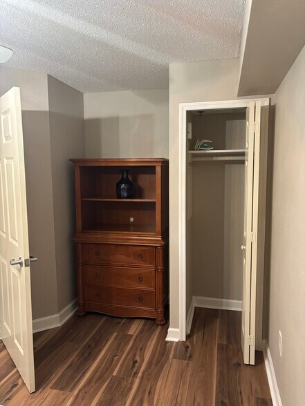 Building Photo - 215 77th Ave N