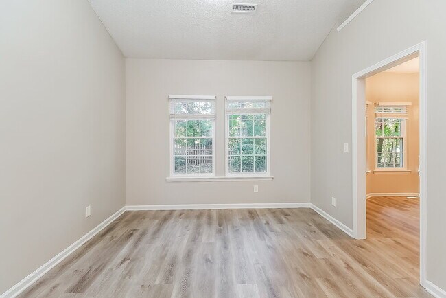 Building Photo - 7405 Chidley Dr