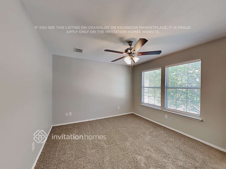 Building Photo - 136 Rolling Hills Pl