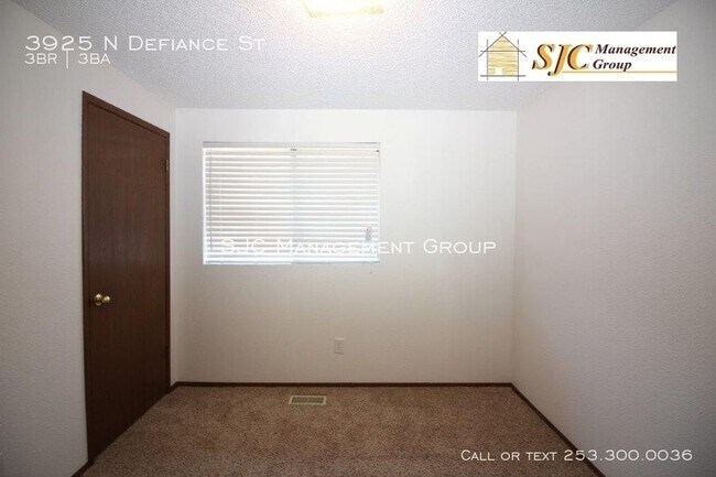 Building Photo - Split level home for rent in North Tacoma.