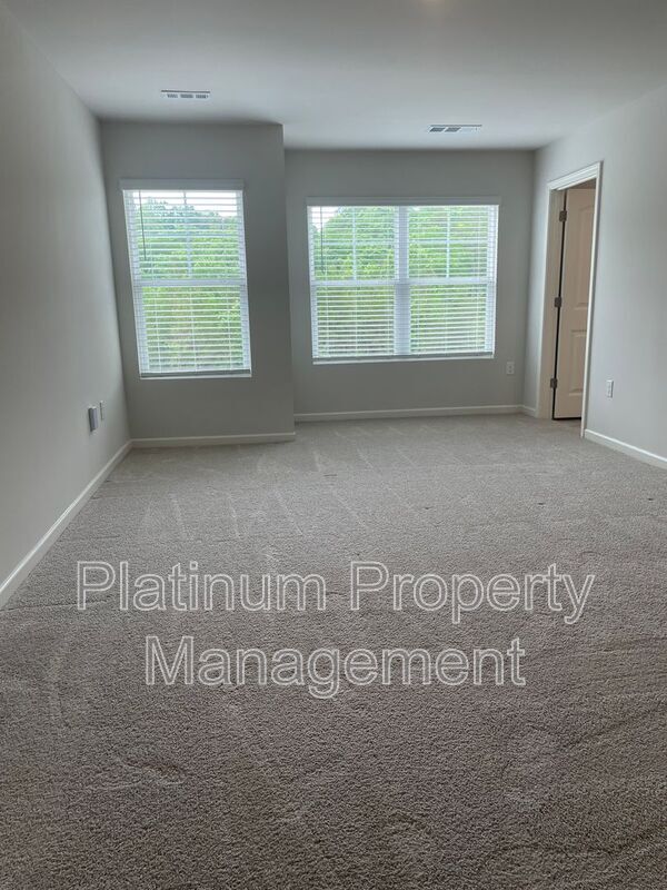 Building Photo - 551 Stoneybrook Dr