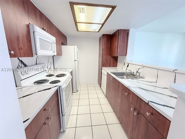 Building Photo - 3212 Coral Lake Dr