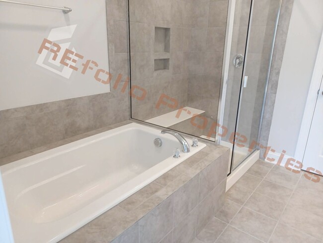 Building Photo - Gorgeous 3 Bedroom, 2.5 Bath,  1-Car Garag...