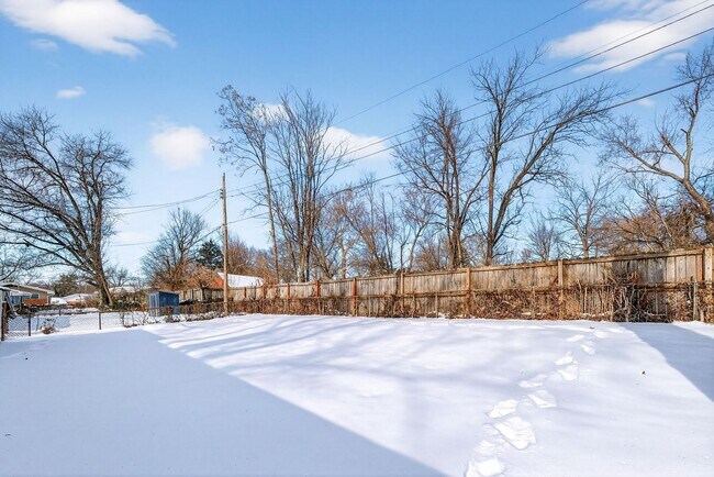 Building Photo - 2321 Noll Dr