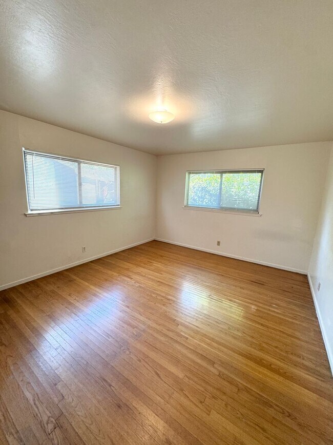 Building Photo - 4 Bedroom, 2 Bath River Park Home – Cul-de-Sac Location | Sacramento, CA