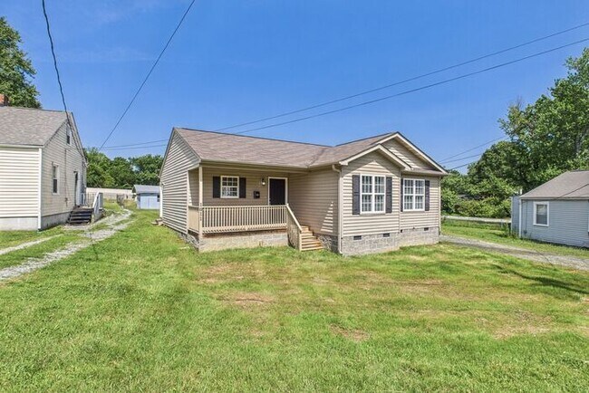 Building Photo - Beautifully Updated 3-Bedroom Home in Gree...
