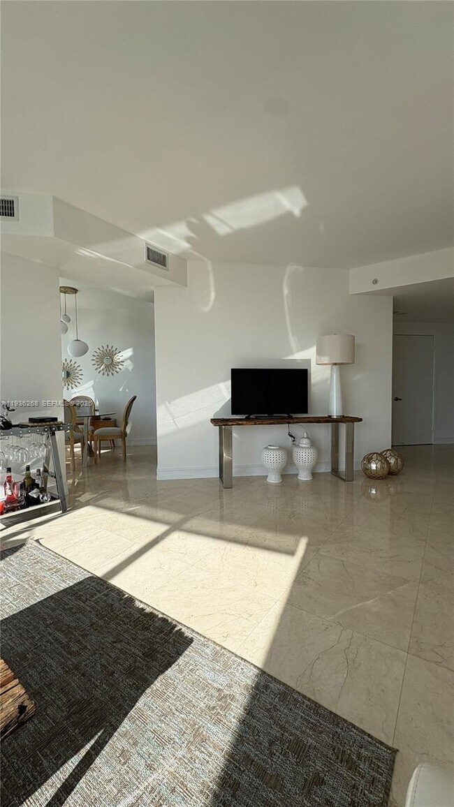 Building Photo - 18201 Collins Ave