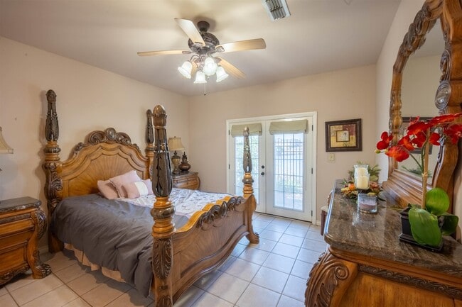 Building Photo - 7521 Country Club Dr