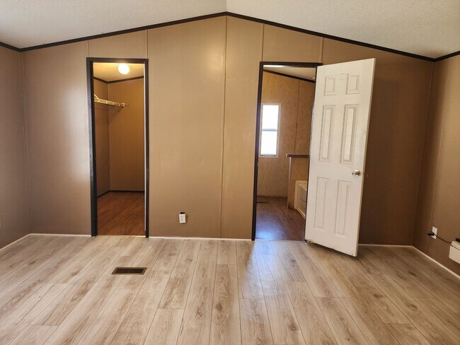 Building Photo - 1212 N Avenue K