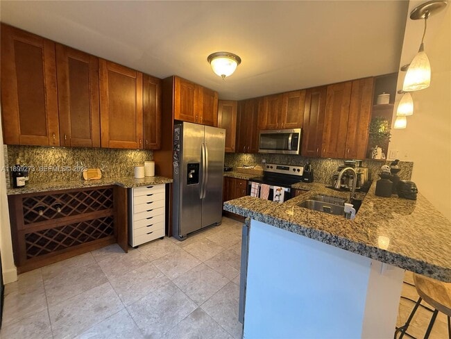 Building Photo - 4708 SW 67th Ave