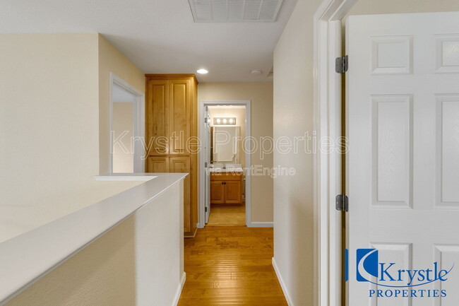 Building Photo - 664 Julmar Cir