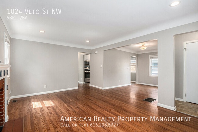 Building Photo - 1024 Veto St NW