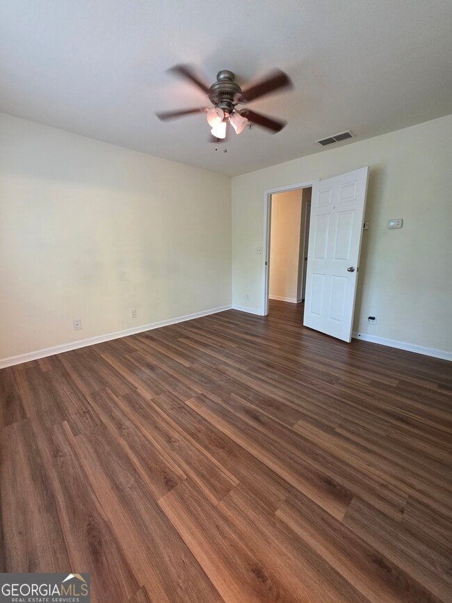Building Photo - 207 Granite Way