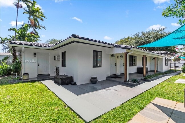 Building Photo - 715 NE 6th St