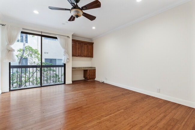 Master bedroom - 324 N Palm Dr