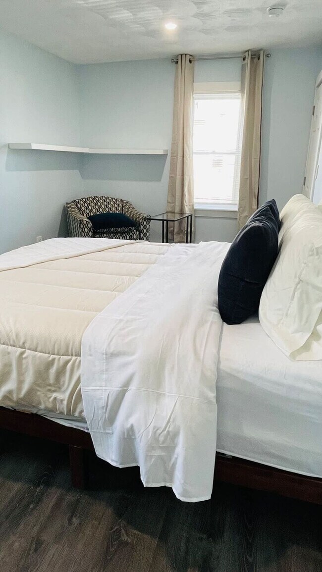 Building Photo - 25 Andem St