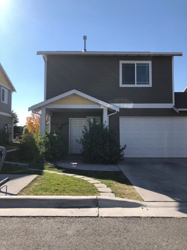 Building Photo - Brand New - 3 Bedroom 2 1/2 Bathroom Townh...