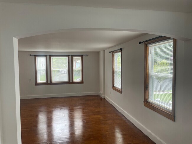 Building Photo - 80 Gladeside Ave