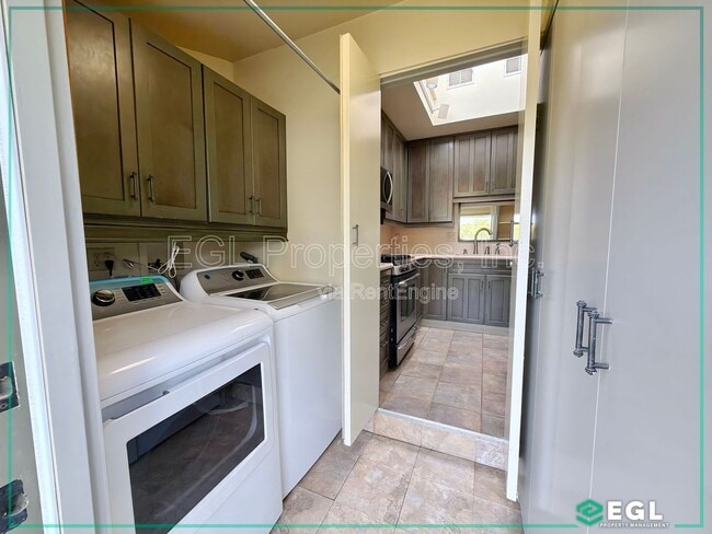 Building Photo - 7601 Kittyhawk Ave