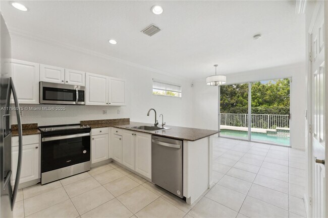 Building Photo - 7423 NW 70th Ave