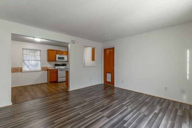 Building Photo - 82 Eastwood Ct