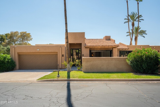 Building Photo - 4440 E Camelback Rd