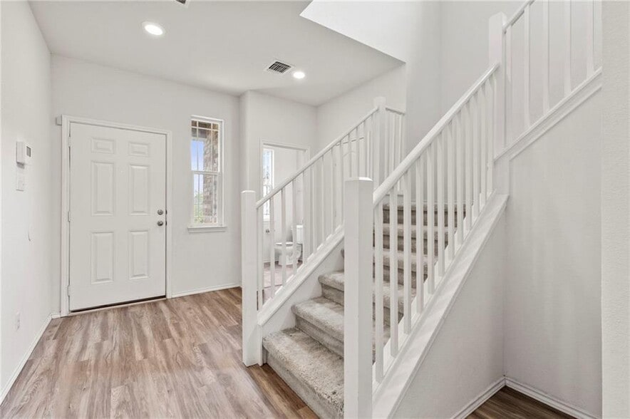 Building Photo - 201 Danablu Dr