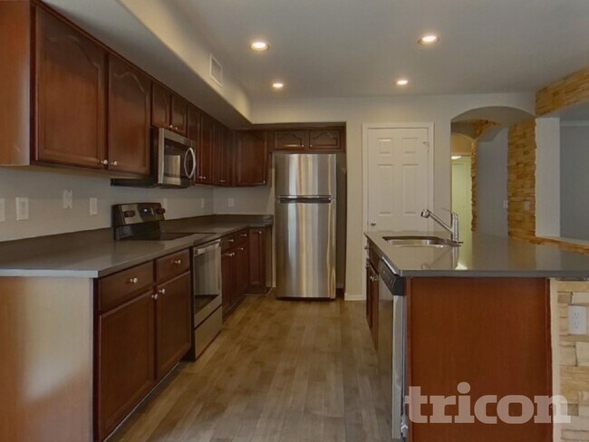 Building Photo - 35002 N Bandolier Dr