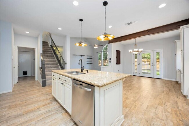 Building Photo - 11 Alden Glen Ct