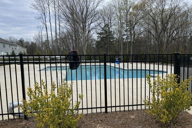 Building Photo - 7870 Iron Rd