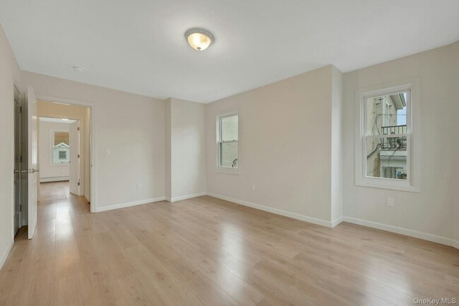 Building Photo - 25 S Washington St