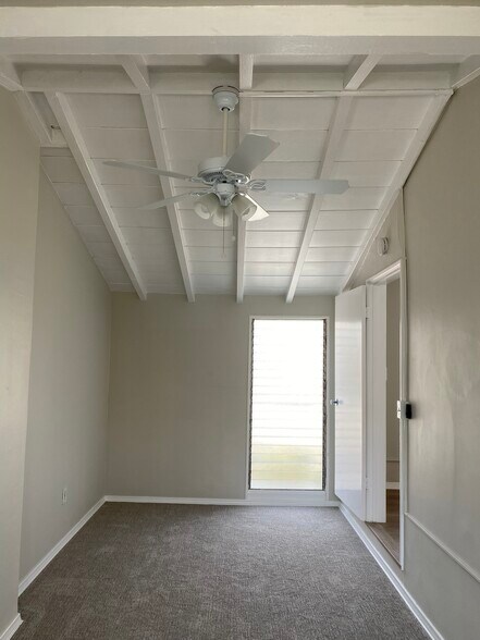 Building Photo - 320 Sapphire Ave