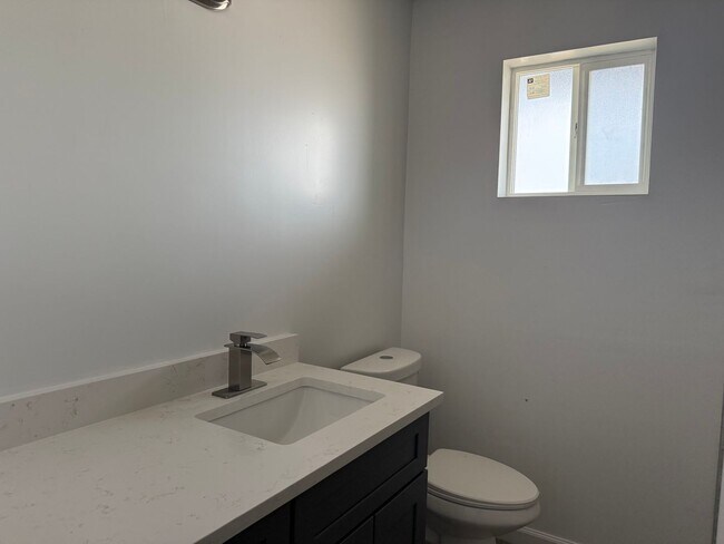 Building Photo - 1 Bedroom Phx. Apartment
