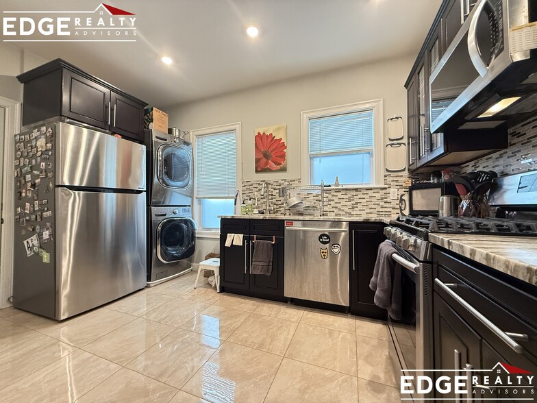 Building Photo - 82 Newbury St