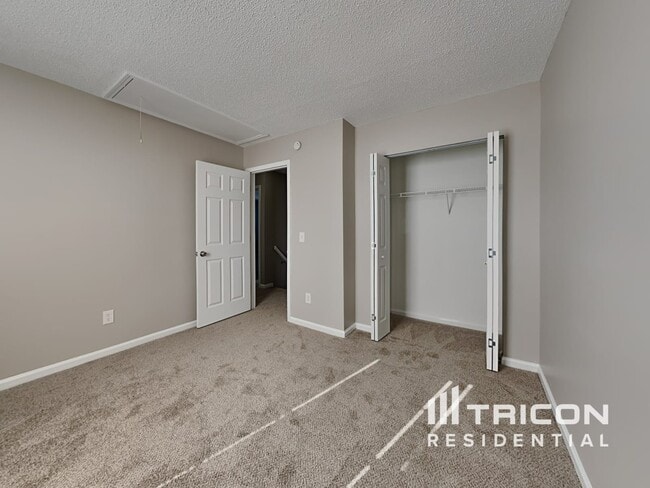 Building Photo - 10 Trowbridge Ct