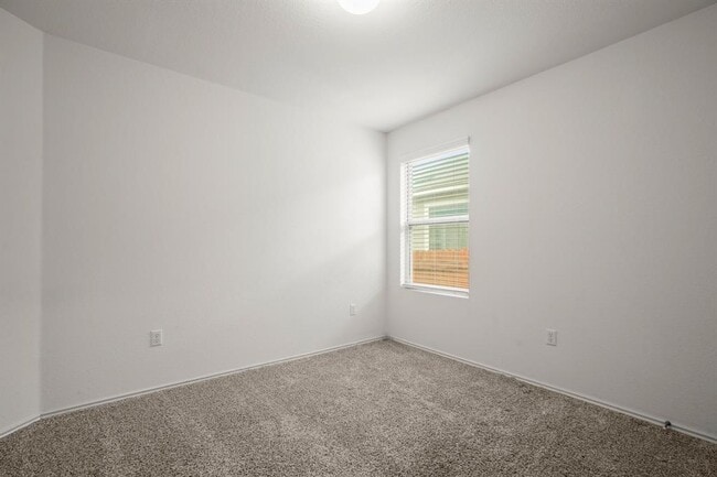 Building Photo - 4000 Fort Collins Way