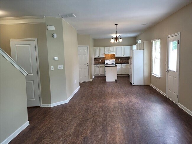 Building Photo - 6010 Stonebrook Ln