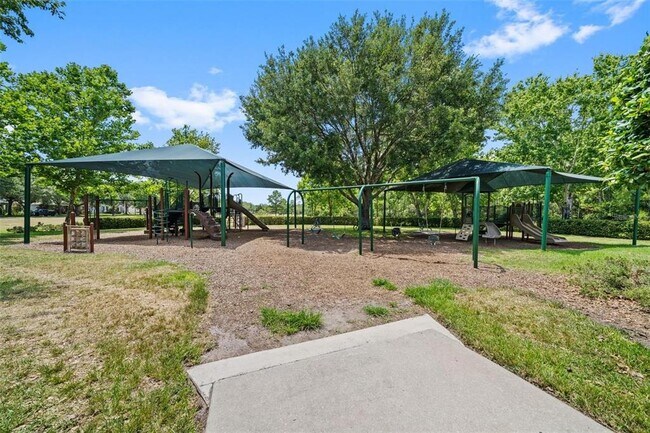 Building Photo - 7112 Five Oaks Dr