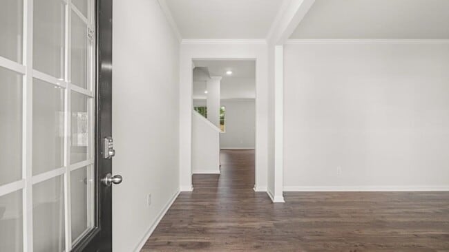 Building Photo - 125 Landsdowne Way SE