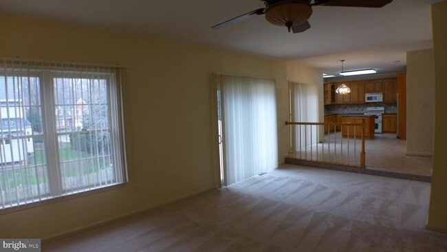 Building Photo - 10008 Manor Pl