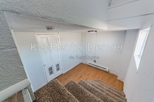 Building Photo - 929 5th St