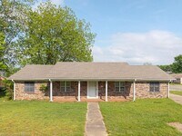 Building Photo - 100 Meadow Pl