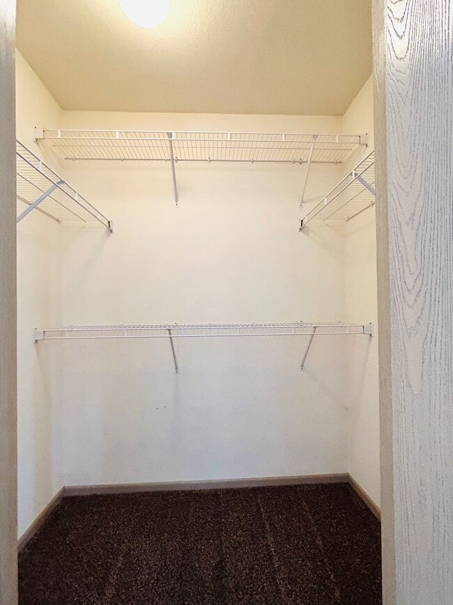 Building Photo - 2 Bedroom Apartment, Great Location!