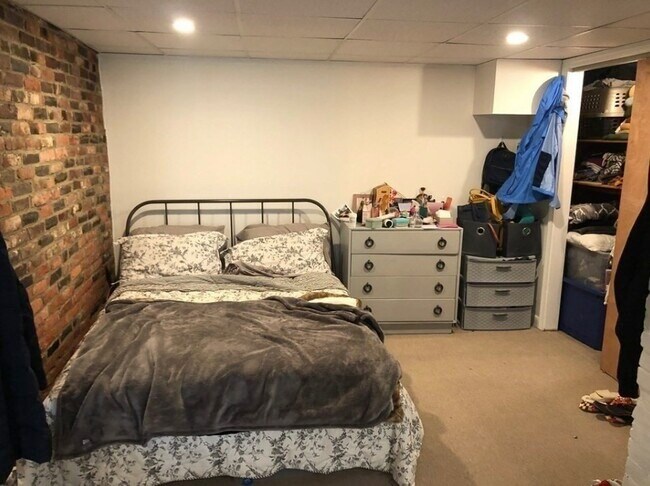 Building Photo - 314 E 8th St