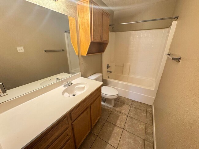 Building Photo - 4807 John David Dr