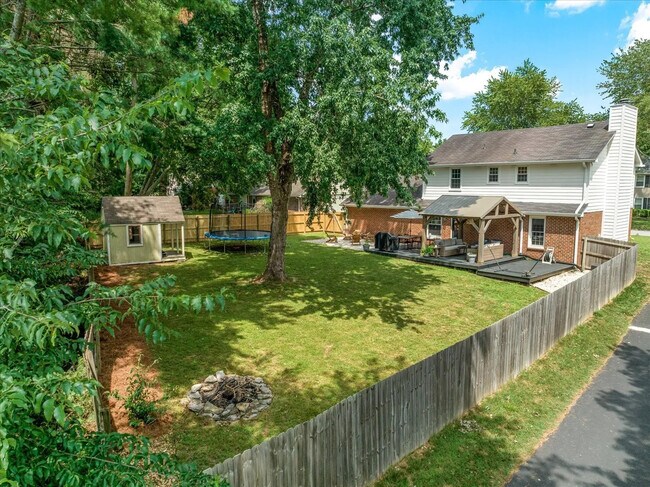 Building Photo - 612 Shadycrest Ln